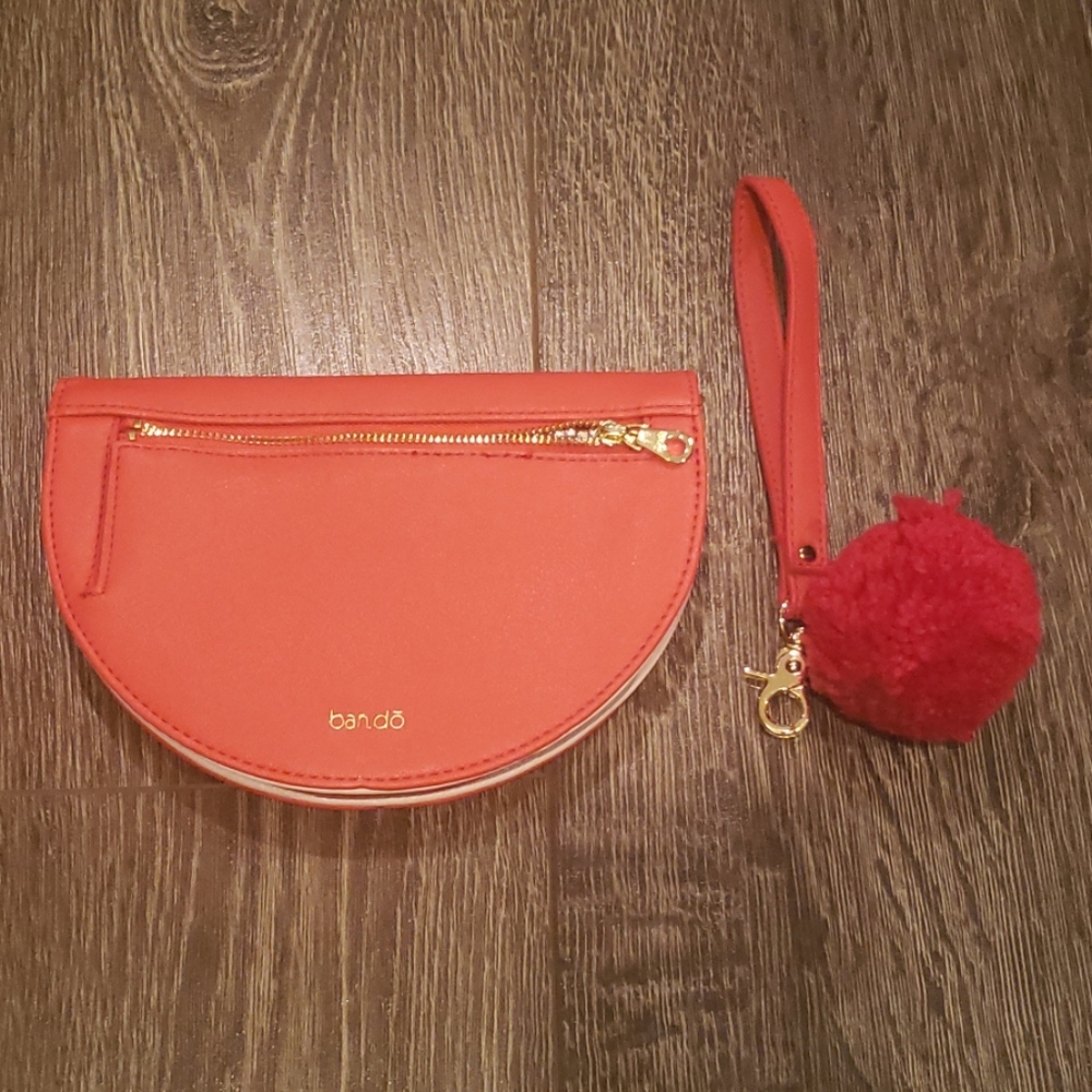 Beautiful RED Bandõ Wristlet Clutch - Picture 10 of 10